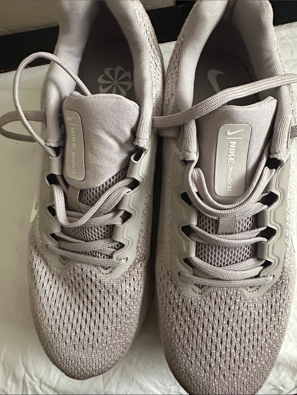 NWOT Nike Winflow 11 Women's Neutral Taupe Knit Running Sneakers 8 half woman